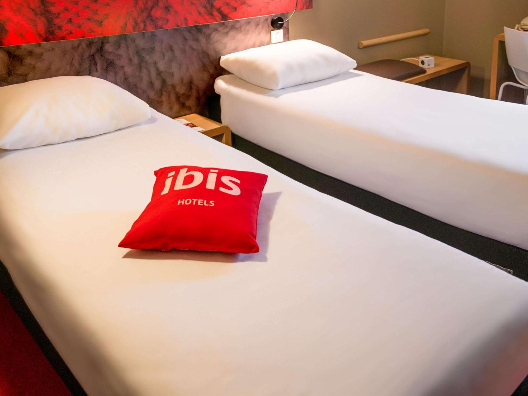 Ibis Saint-Omer Centre Esterno foto